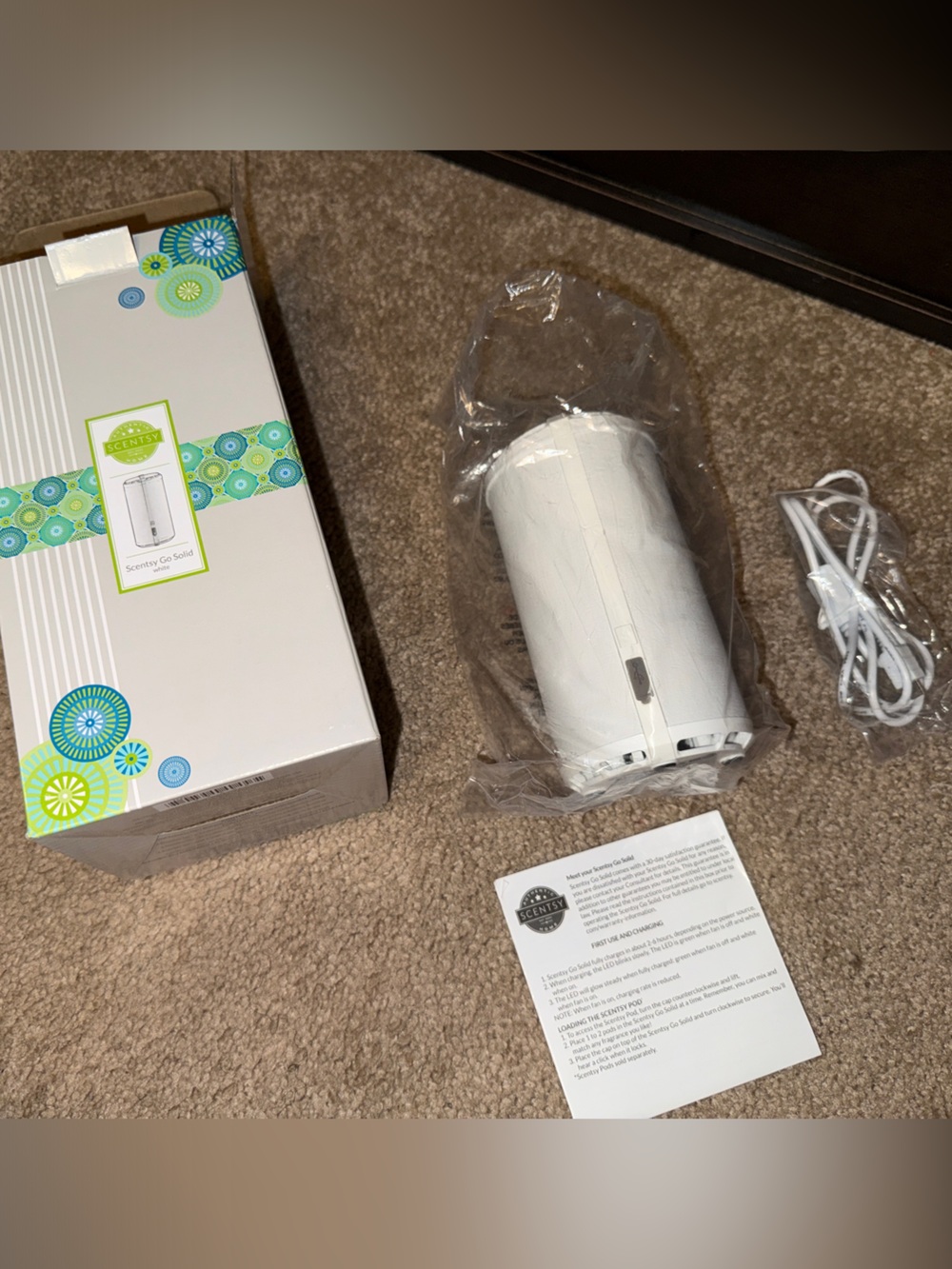Scentsy White USB Go-Ahead Portable Scent Warmer
